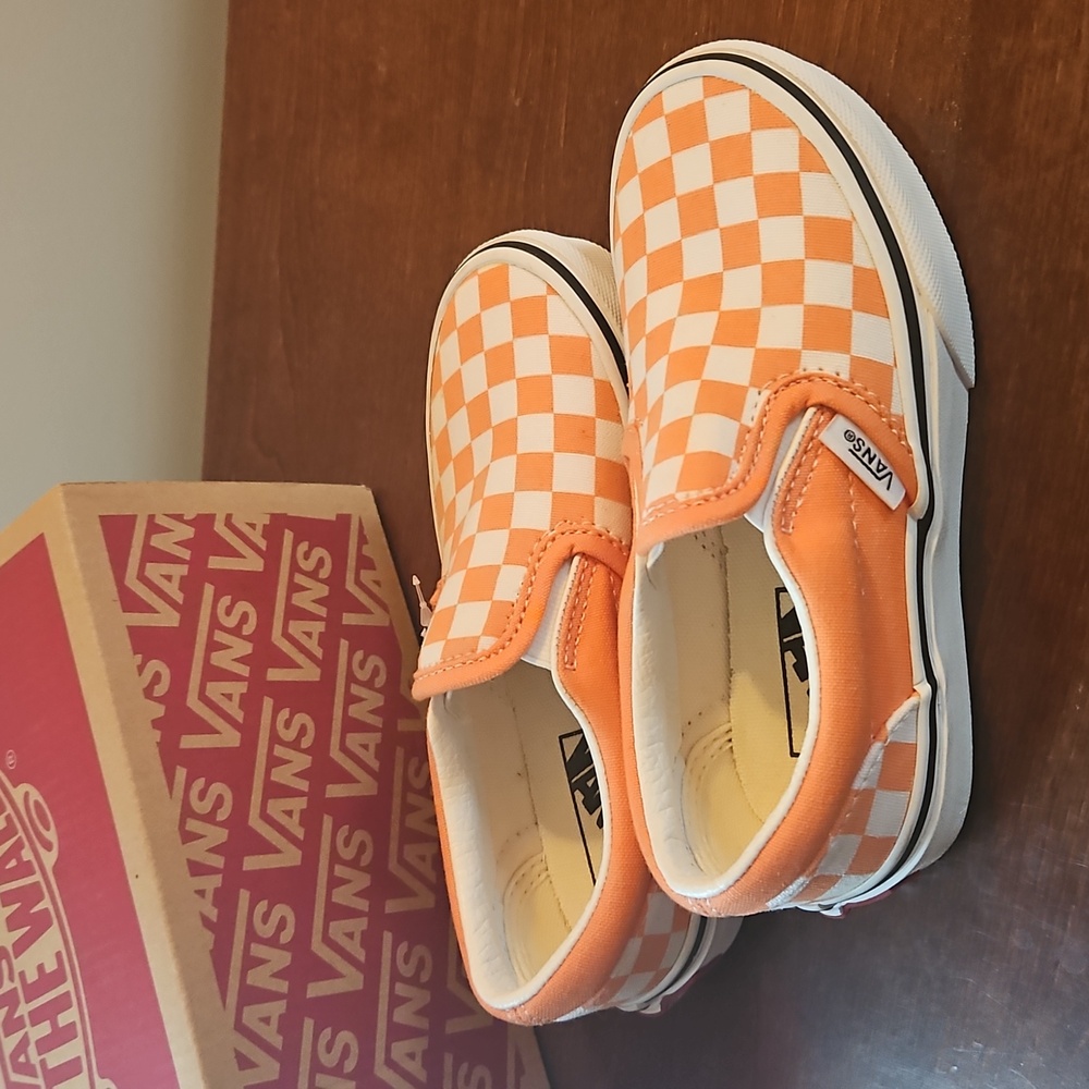 NIB Vans Childrens Classic Slip On Melon/White Size 11.5
